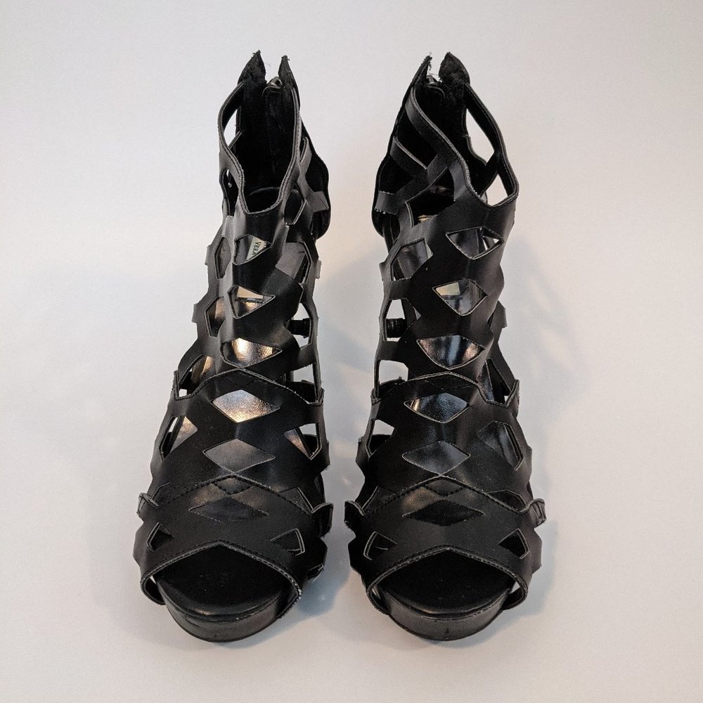 Simply Vera Wang Davinci Black Heels